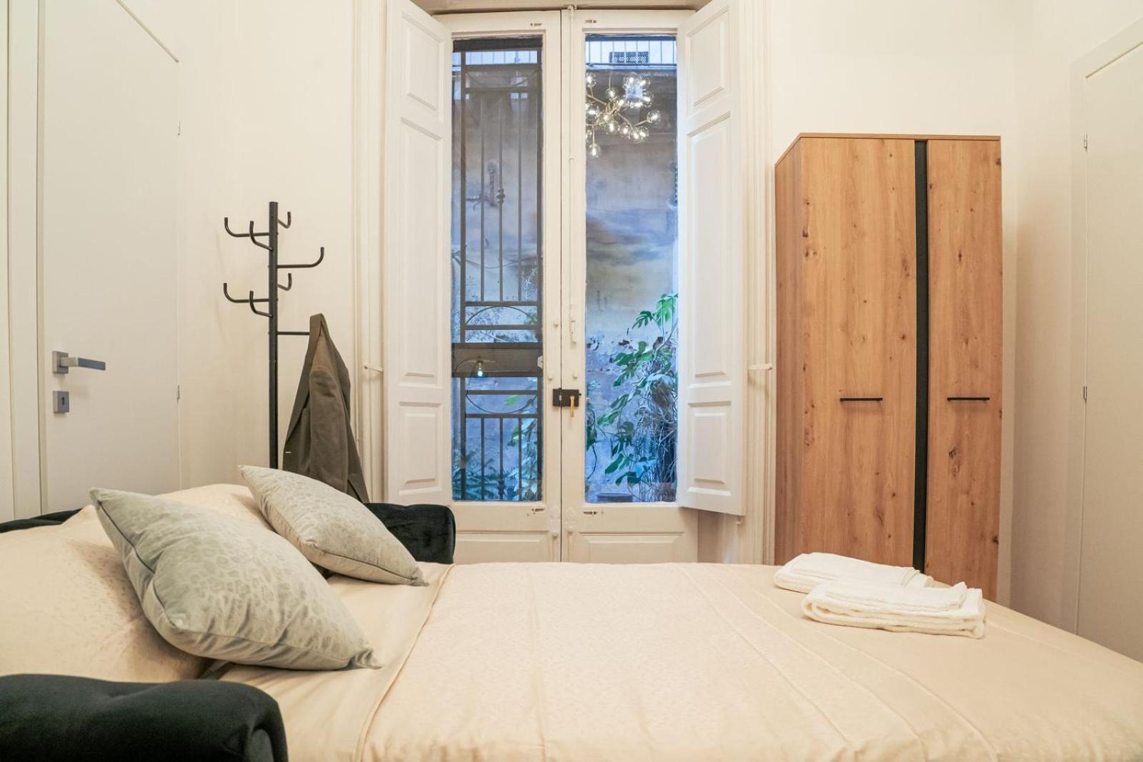 Elegant Design Apartment In Historical City Center Катания Экстерьер фото