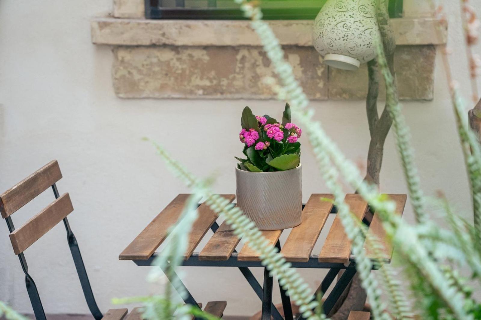 Elegant Design Apartment In Historical City Center Катания Экстерьер фото