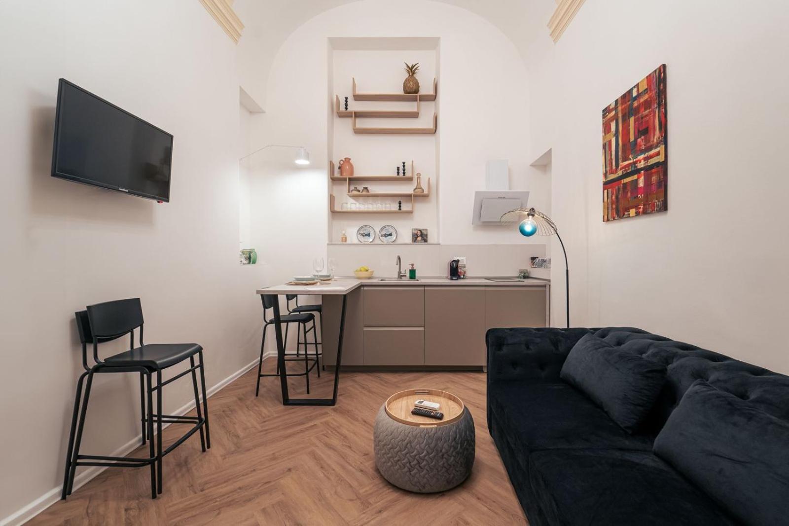 Elegant Design Apartment In Historical City Center Катания Экстерьер фото