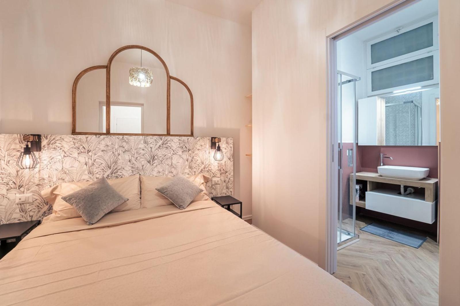 Elegant Design Apartment In Historical City Center Катания Экстерьер фото